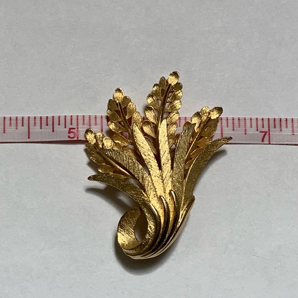 Wheat/Floral Bouquet Brooch - Picture 5 of 6